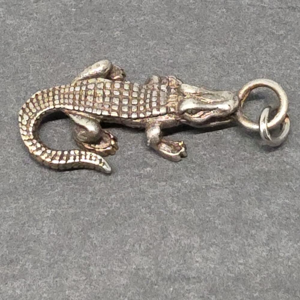 ALLIGATOR PEWTER PENDENT- FLORIDA GATORS- EVERGLADES- SWAMPS- ALLIGATORS